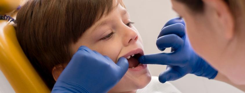 5 razones de dolor dental en niños