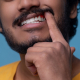 Hombre con periodontitis
